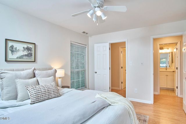 1005 Kingswood Drive E, Chapel Hill, NC 27517