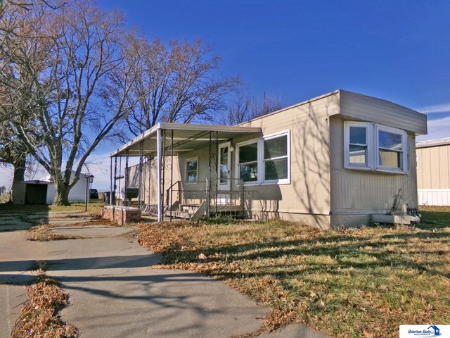 2409 Arapahoe Trail, Beatrice, NE 68310