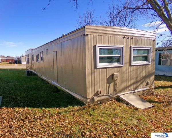 2409 Arapahoe Trail, Beatrice, NE 68310