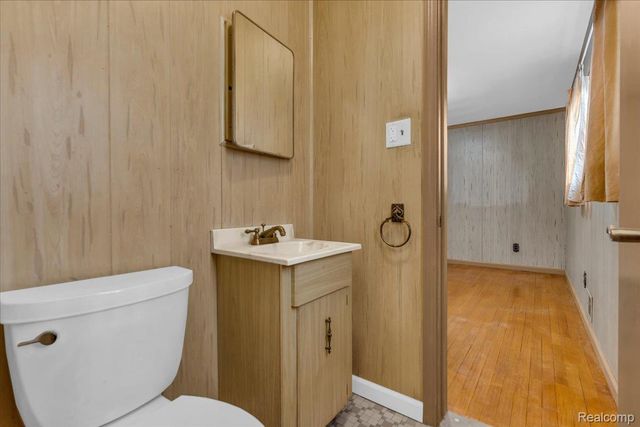 25615 Tireman Street, Dearborn Heights, MI 48127