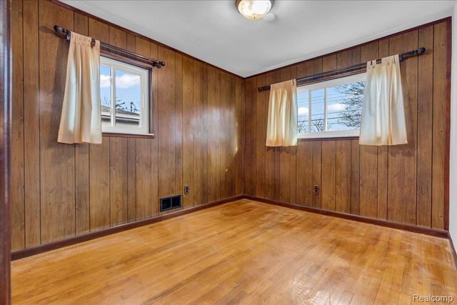 25615 Tireman Street, Dearborn Heights, MI 48127