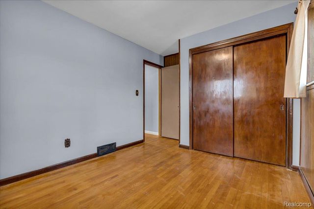 25615 Tireman Street, Dearborn Heights, MI 48127