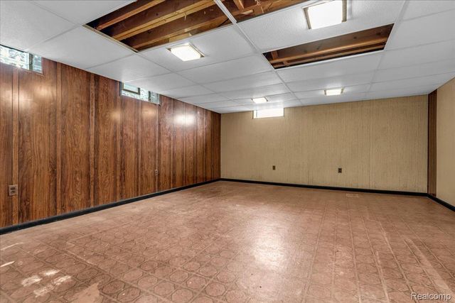 25615 Tireman Street, Dearborn Heights, MI 48127