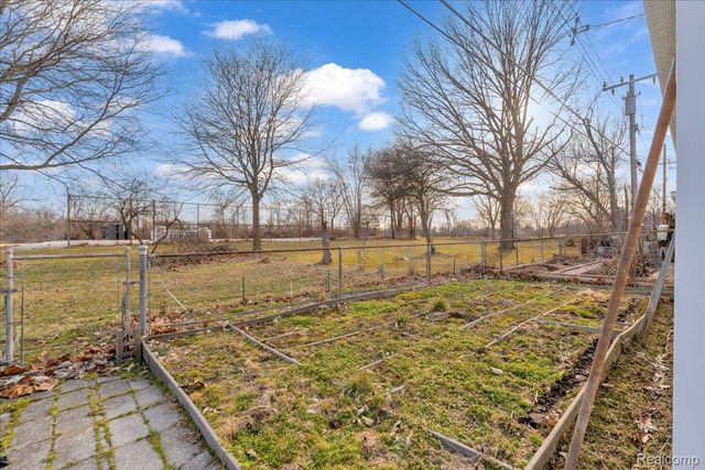 25615 Tireman Street, Dearborn Heights, MI 48127