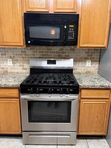 12110 Bowsman Drive, Tomball, TX 77377