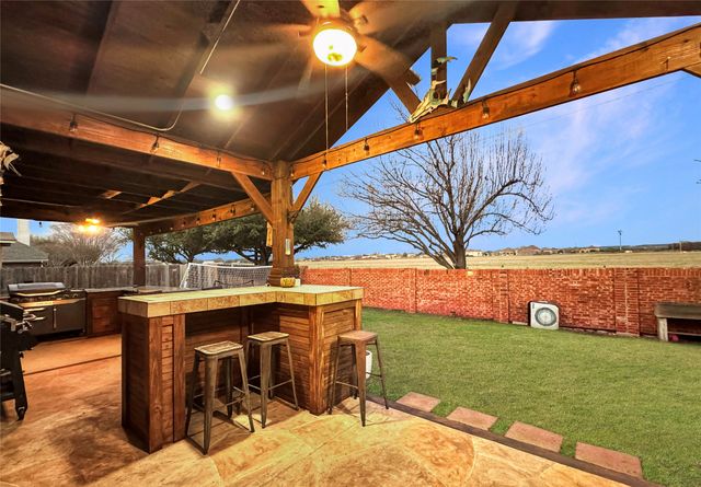 5228 Lake Grove Drive, Grand Prairie, TX 75052