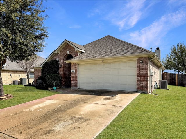 5228 Lake Grove Drive, Grand Prairie, TX 75052