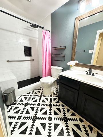 5228 Lake Grove Drive, Grand Prairie, TX 75052