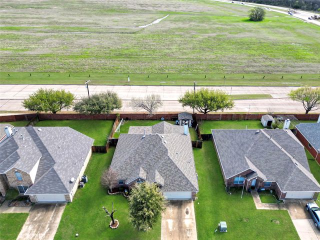 5228 Lake Grove Drive, Grand Prairie, TX 75052
