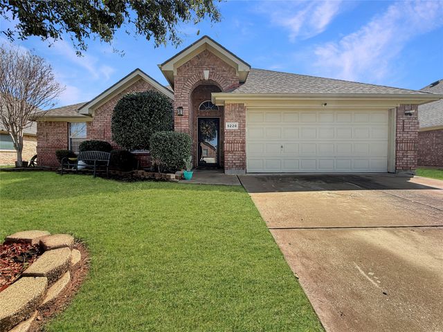 5228 Lake Grove Drive, Grand Prairie, TX 75052