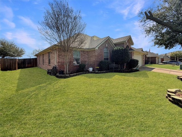 5228 Lake Grove Drive, Grand Prairie, TX 75052