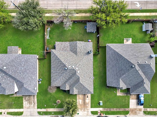 5228 Lake Grove Drive, Grand Prairie, TX 75052