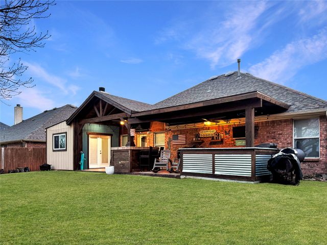 5228 Lake Grove Drive, Grand Prairie, TX 75052