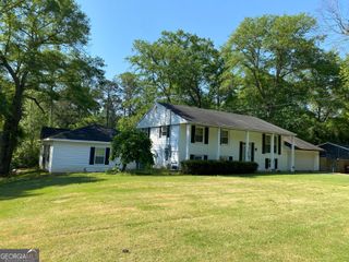 825 Forest Lake Drive S, Macon, GA 31210