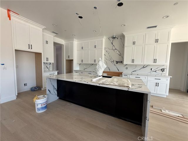 7928 Featherstone CT, Riverside, CA 92506