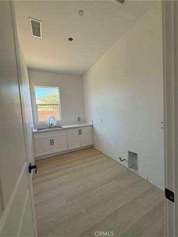 7928 Featherstone CT, Riverside, CA 92506