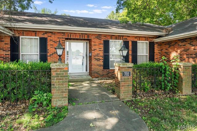 702 W Poplar Street, Mascoutah, IL 62258