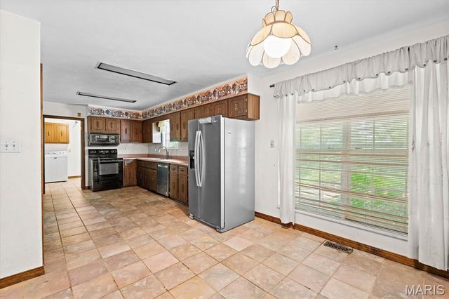 702 W Poplar Street, Mascoutah, IL 62258