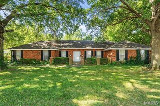 702 W Poplar Street, Mascoutah, IL 62258