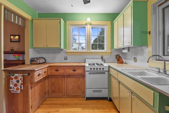 2025 Dickson PLACE, Madison, WI 53713