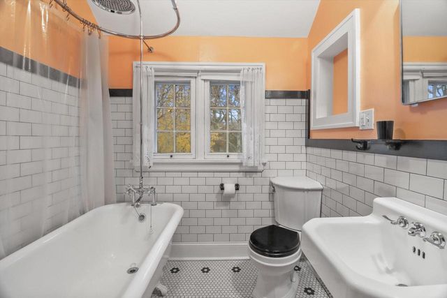 2025 Dickson PLACE, Madison, WI 53713