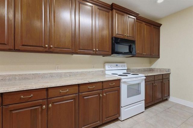 2808 S Locke Point Drive, Lake Charles, LA 70605