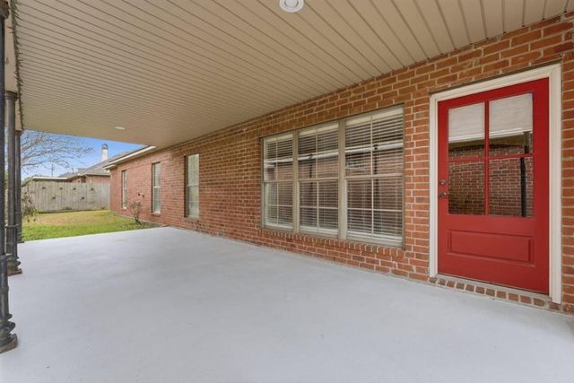 2808 S Locke Point Drive, Lake Charles, LA 70605