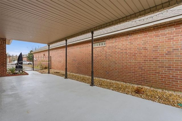 2808 S Locke Point Drive, Lake Charles, LA 70605