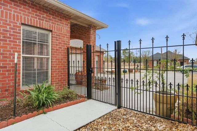 2808 S Locke Point Drive, Lake Charles, LA 70605