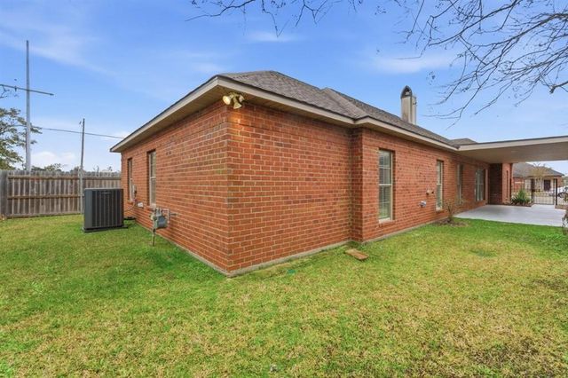 2808 S Locke Point Drive, Lake Charles, LA 70605