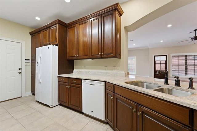 2808 S Locke Point Drive, Lake Charles, LA 70605