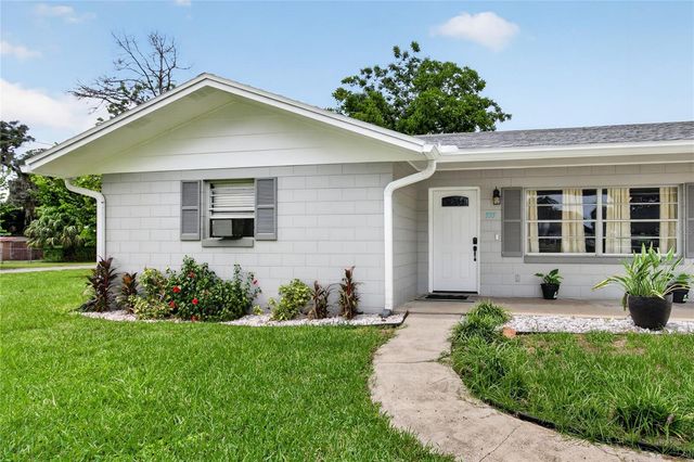 555 WINOGENE AVE, Umatilla, FL 32784