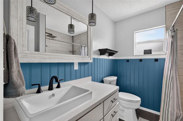 555 WINOGENE AVE, Umatilla, FL 32784