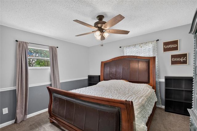 555 WINOGENE AVE, Umatilla, FL 32784