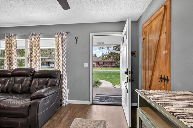 555 WINOGENE AVE, Umatilla, FL 32784