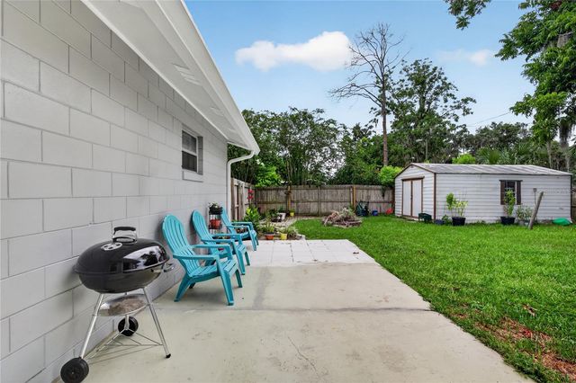 555 WINOGENE AVE, Umatilla, FL 32784