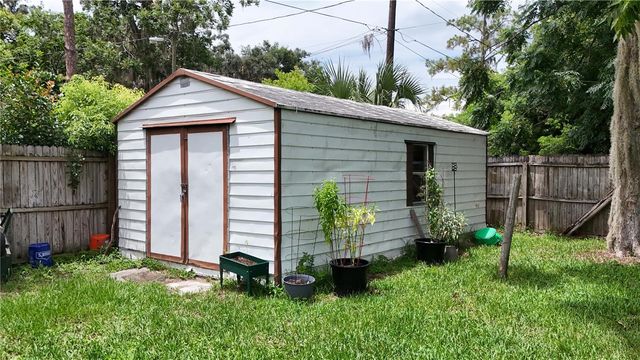 555 WINOGENE AVE, Umatilla, FL 32784