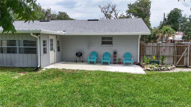 555 WINOGENE AVE, Umatilla, FL 32784