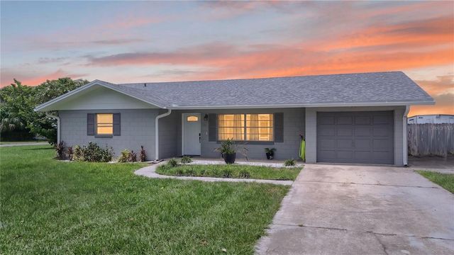 555 WINOGENE AVE, Umatilla, FL 32784