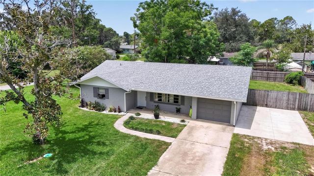 555 WINOGENE AVE, Umatilla, FL 32784