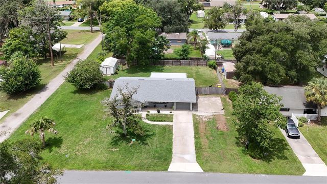 555 WINOGENE AVE, Umatilla, FL 32784