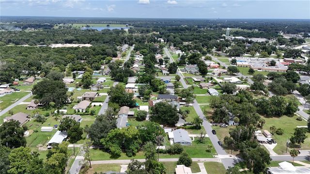 555 WINOGENE AVE, Umatilla, FL 32784