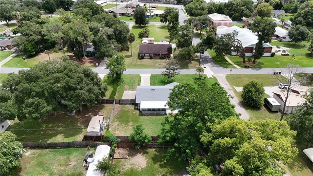 555 WINOGENE AVE, Umatilla, FL 32784