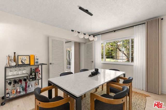 9933 Hayvenhurst Avenue, Los Angeles, CA 91343
