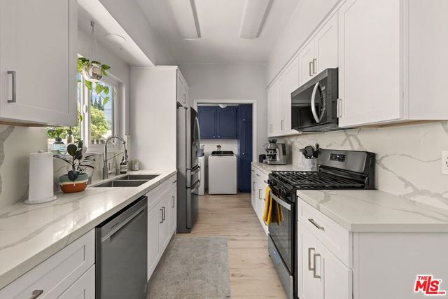 9933 Hayvenhurst Avenue, Los Angeles, CA 91343
