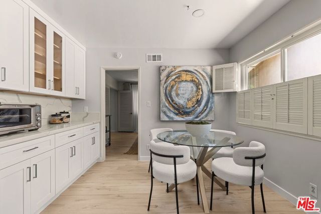 9933 Hayvenhurst Avenue, Los Angeles, CA 91343