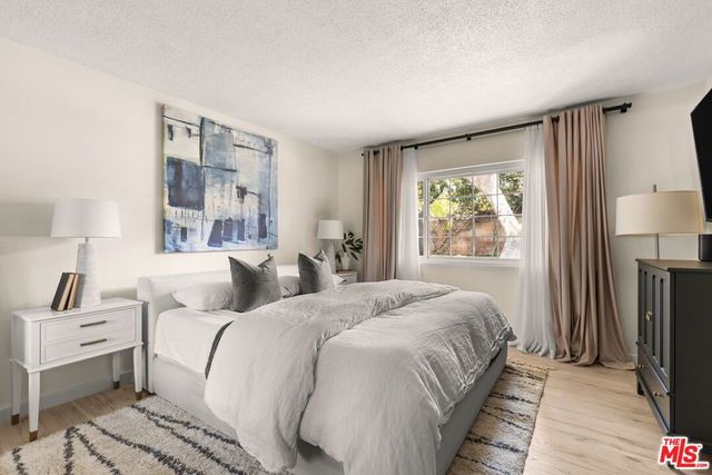 9933 Hayvenhurst Avenue, Los Angeles, CA 91343