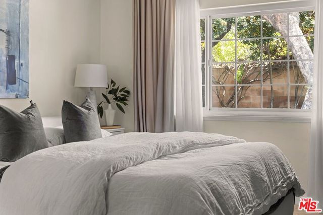 9933 Hayvenhurst Avenue, Los Angeles, CA 91343