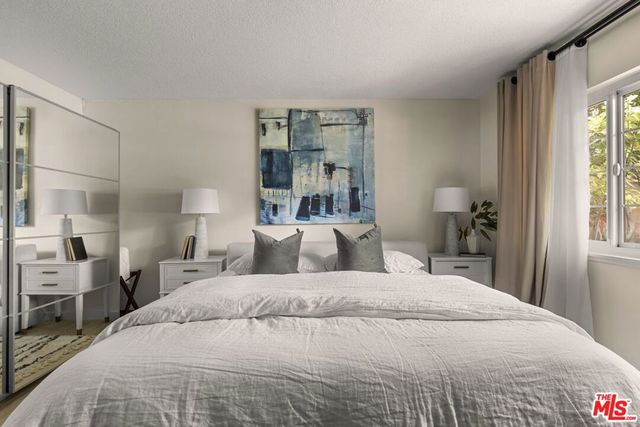 9933 Hayvenhurst Avenue, Los Angeles, CA 91343