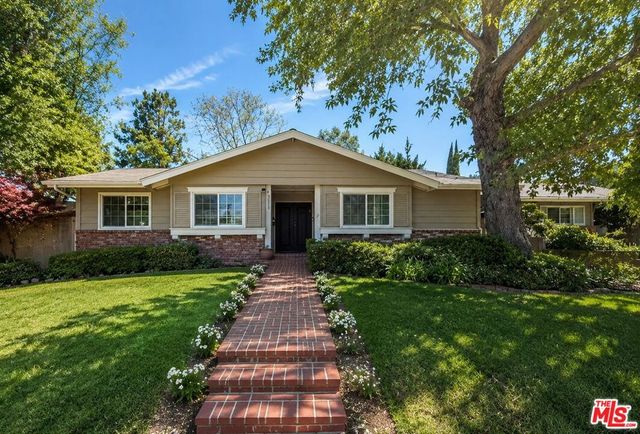 9933 Hayvenhurst Avenue, Los Angeles, CA 91343